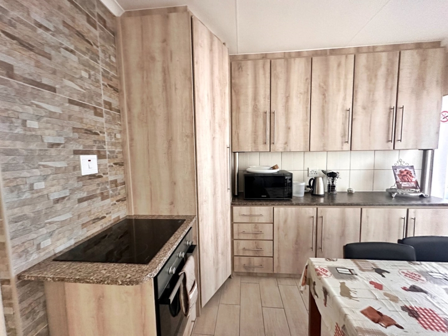 5 Bedroom Property for Sale in Fraaiuitsig Western Cape